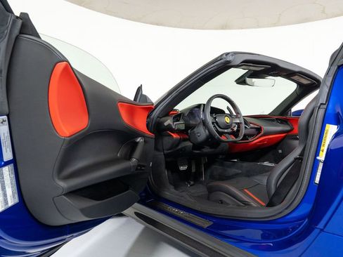 Used 2022 Ferrari SF90 Spider image 31
