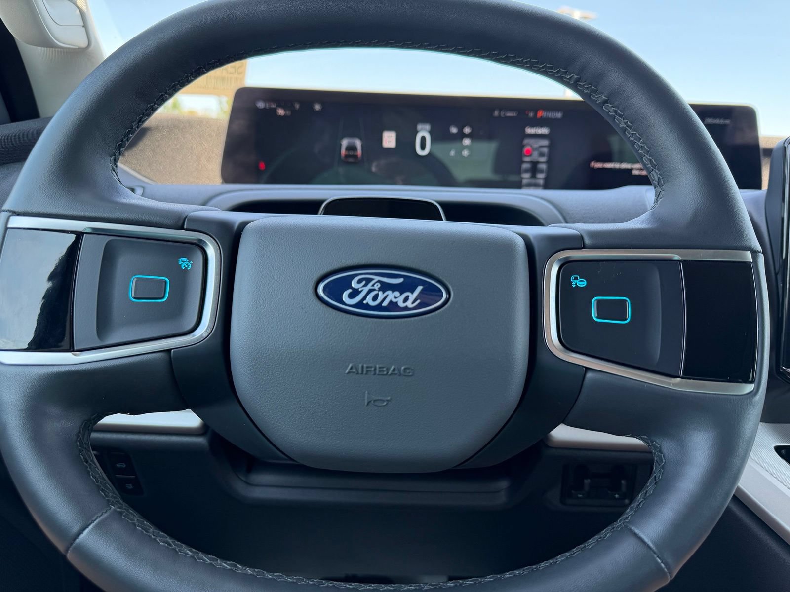 Used 2025 Ford Expedition Active AWD/4WD image 19