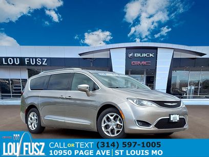 Used 2017 Chrysler Pacifica Limited w/ UConnect Theater Package