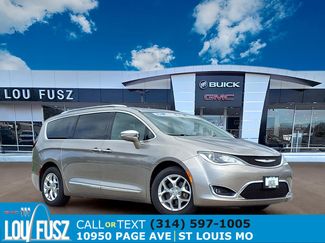 Used 2017 Chrysler Pacifica Limited w/ UConnect Theater Package FWD video 1