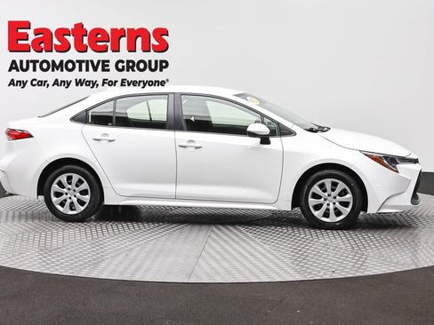 Used 2022 Toyota Corolla LE FWD image 4