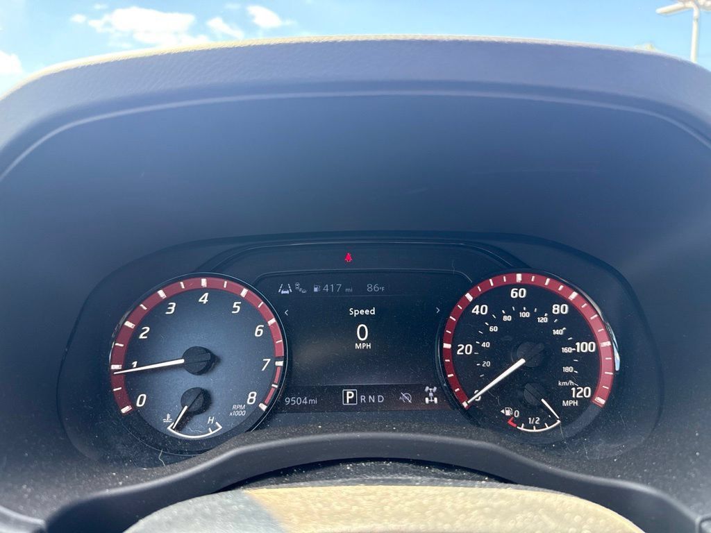 Used 2025 Nissan Frontier PRO-4X AWD/4WD image 10