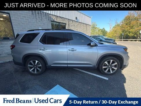 Used 2025 Honda Pilot Elite image 8
