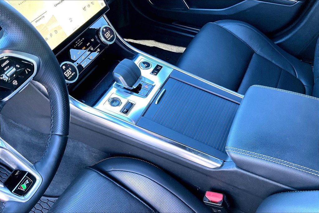 Used 2023 Jaguar XF R-Dynamic SE AWD/4WD image 15