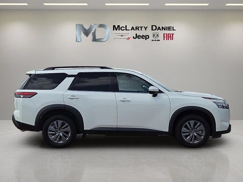 Used 2025 Nissan Pathfinder SV FWD image 6