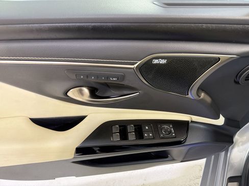 Used 2022 Lexus ES 300h Ultra Luxury image 12