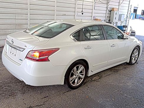 Used 2013 Nissan Altima 2.5 SL w/ Technology Pkg FWD image 3