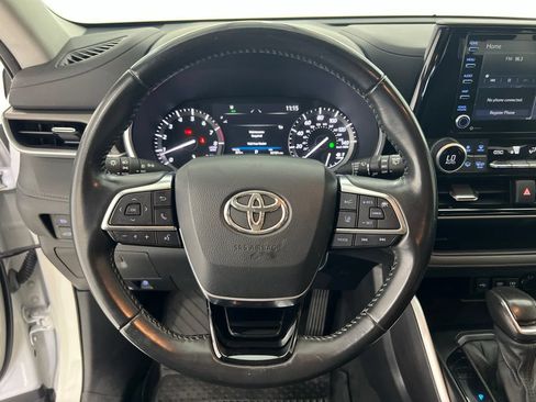 Used 2021 Toyota Highlander XLE AWD/4WD image 10