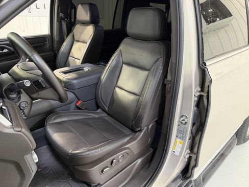 Used 2023 GMC Yukon XL Denali AWD/4WD image 10