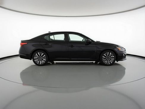 Used 2025 Nissan Altima 2.5 SV FWD image 11