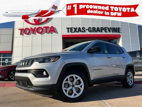 Used 2025 Jeep Compass Latitude image 1