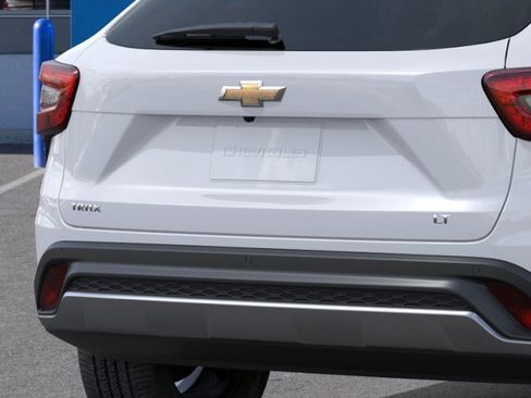 New 2026 Chevrolet Trax LT w/ Driver Confidence Package image 14