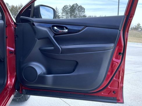 Used 2021 Nissan Rogue Sport SV image 17