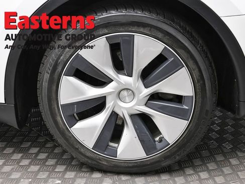 Used 2020 Tesla Model Y Long Range image 8