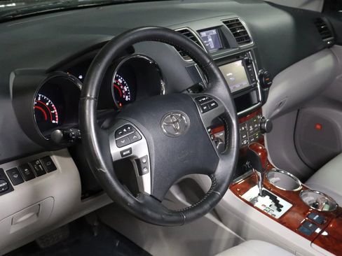 Used 2013 Toyota Highlander Limited image 9
