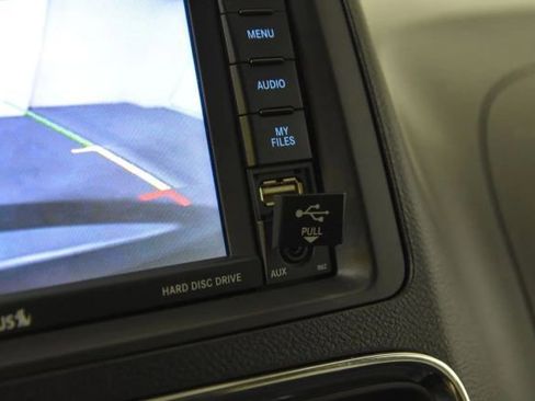 Used 2018 Dodge Grand Caravan SE w/ UConnect Hands-Free Group image 28