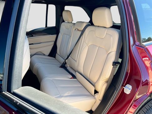 New 2026 Jeep Grand Cherokee Limited w/ Luxury Tech Group II RWD image 21