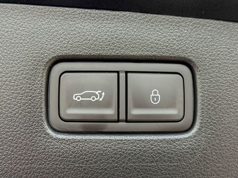 Used 2026 Genesis GV70 2.5T Select image 17