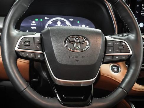 Used 2024 Toyota Highlander Platinum image 13