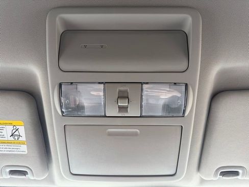 Used 2024 Nissan Frontier SV w/ SV Convenience Package RWD image 28