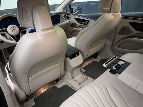 Used 2022 Mercedes-Benz EQS 580 4MATIC Sedan image 13