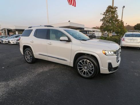 Used 2022 GMC Acadia Denali w/ Denali Ultimate Package image 12