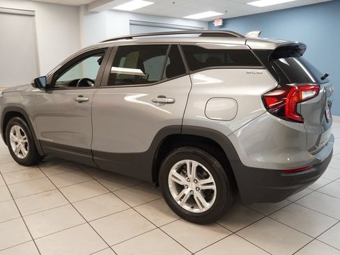 Used 2024 GMC Terrain SLE w/ Driver Convenience Package FWD image 7