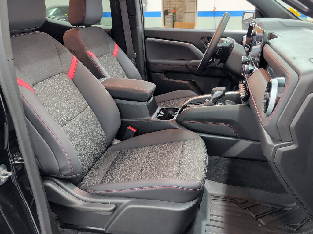 Used 2026 Chevrolet Colorado Z71 AWD/4WD image 32