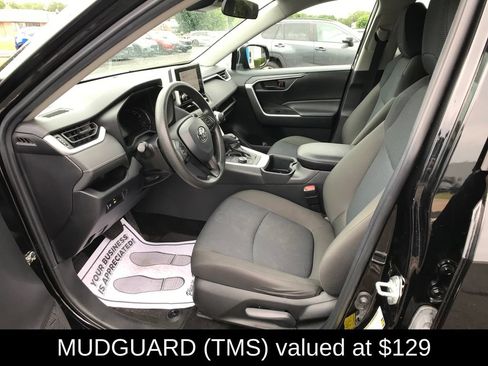 Used 2023 Toyota RAV4 LE AWD/4WD image 5
