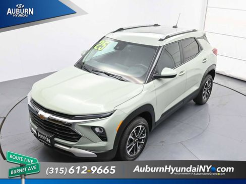 Used 2025 Chevrolet TrailBlazer LT w/ LT Cold Weather Package AWD/4WD image 30