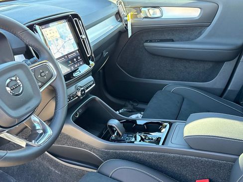 New 2026 Volvo XC40 B5 Ultra w/ Climate Package image 19