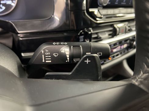 Used 2025 Nissan Pathfinder SV AWD/4WD image 21