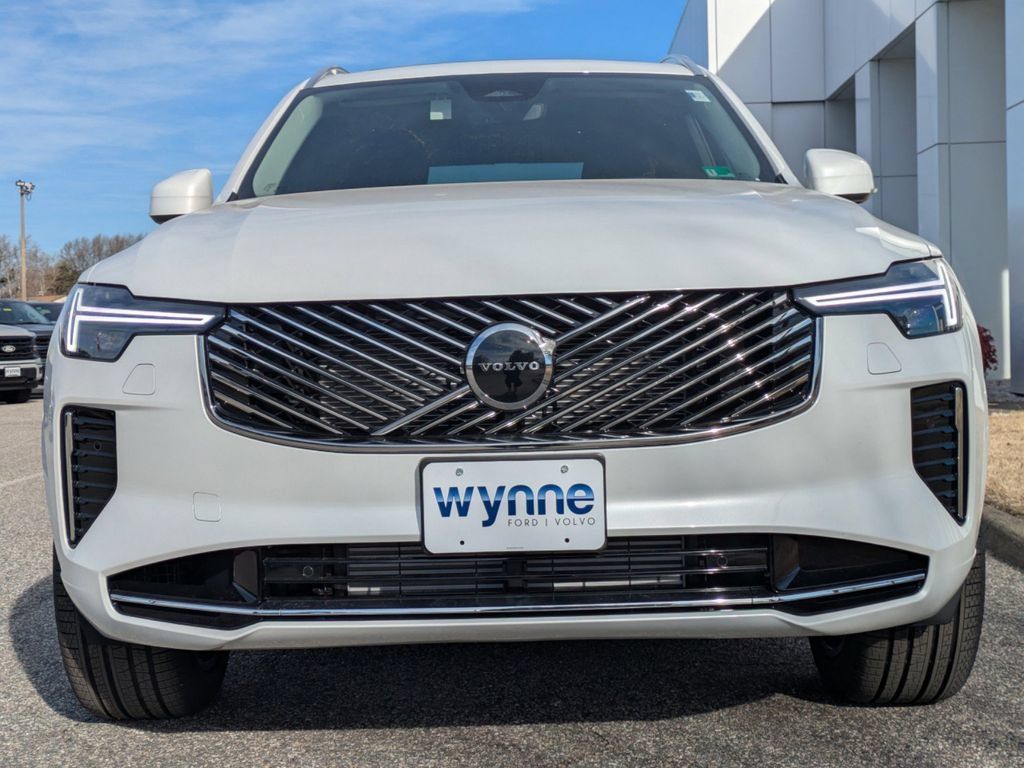 New 2025 Volvo XC90 T8 Core w/ Climate Package AWD/4WD image 9