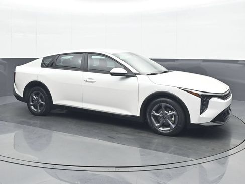 Used 2025 Kia K4 FWD image 8