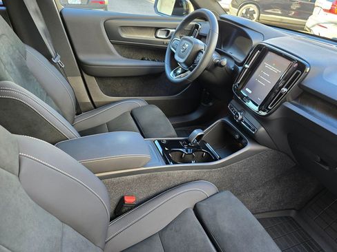 Certified 2023 Volvo C40 P8 Recharge Ultimate w/ Protection Package Premier image 10