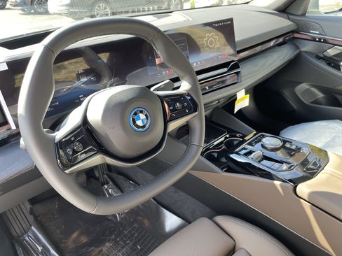 New 2026 BMW i5 eDrive40 w/ Premium Package image 11