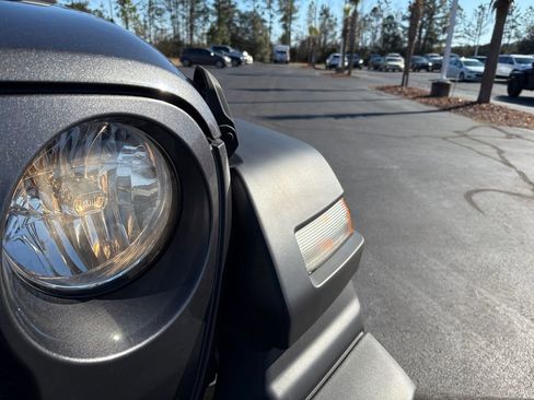 Used 2019 Jeep Wrangler Unlimited Sport S image 24