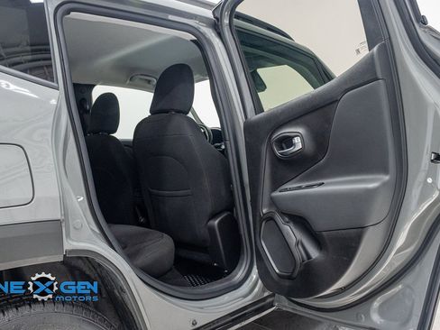 Used 2022 Jeep Renegade Latitude w/ Convenience Group AWD/4WD image 31
