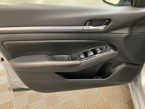 Used 2024 Nissan Altima 2.5 SR FWD image 18