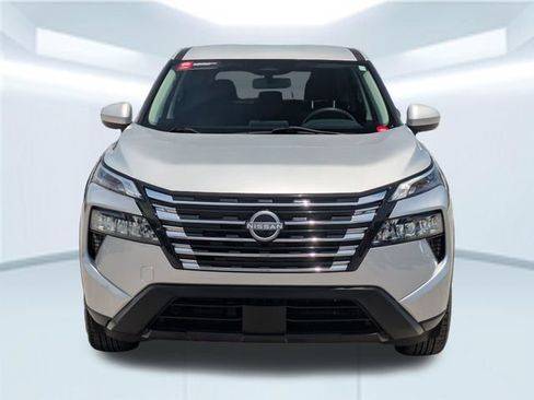 Used 2024 Nissan Rogue SV AWD/4WD image 10