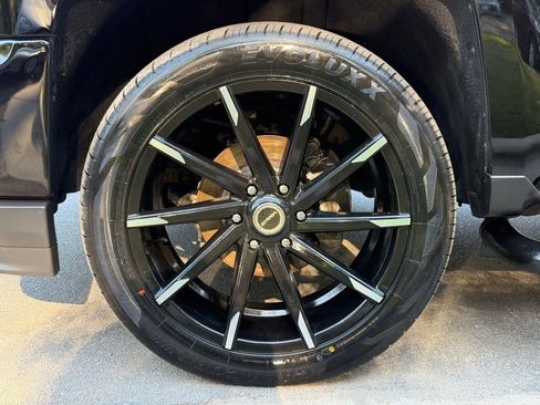 Used 2017 Chevrolet Silverado 1500 LTZ Z71 AWD/4WD image 17