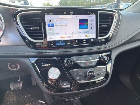 New 2026 Chrysler Pacifica Select image 26