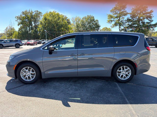 Used 2025 Chrysler Pacifica Select FWD image 7