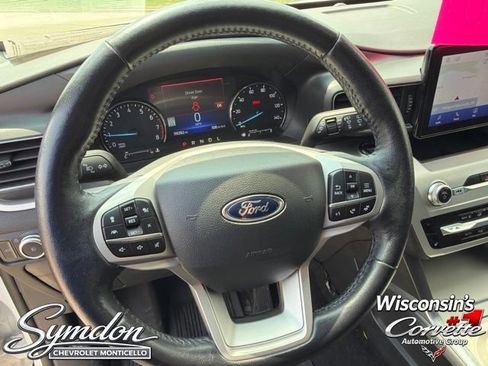 Used 2022 Ford Explorer XLT w/ Equipment Group 202A AWD/4WD image 12