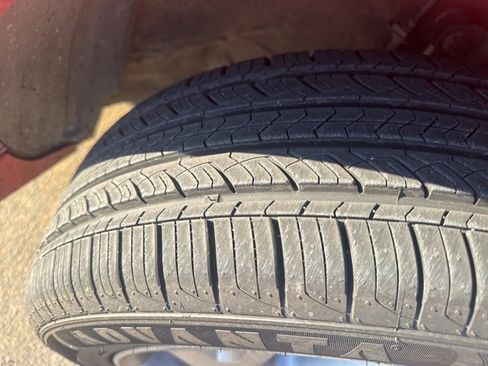 Used 2006 Pontiac Vibe Base w/ Preferred Package image 8