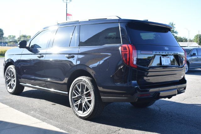 Used 2025 Ford Expedition Platinum w/ Stealth Performance Package AWD/4WD image 18