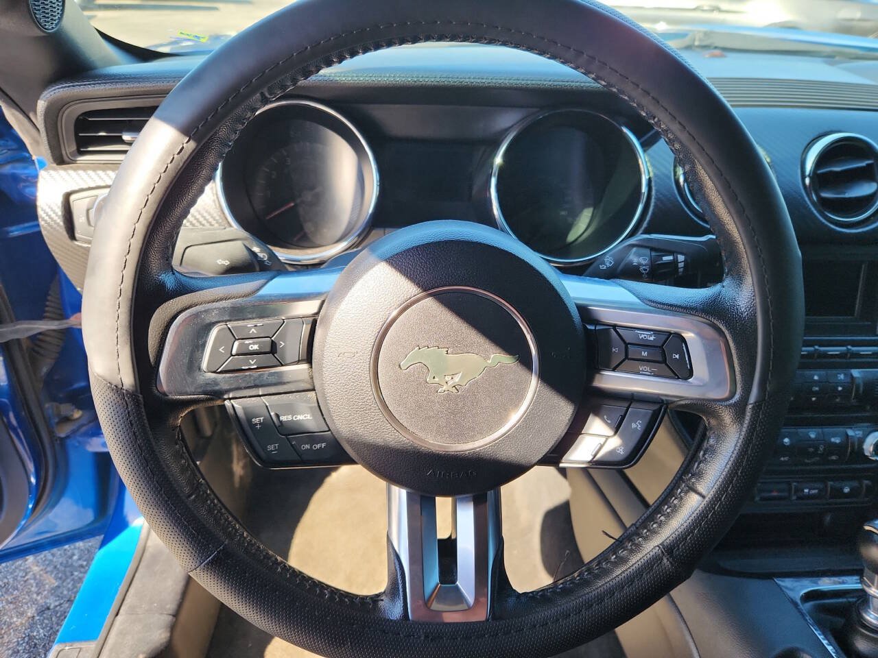 Used 2017 Ford Mustang Coupe RWD image 14