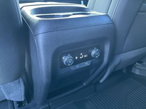 Used 2025 Chevrolet Traverse LT image 22