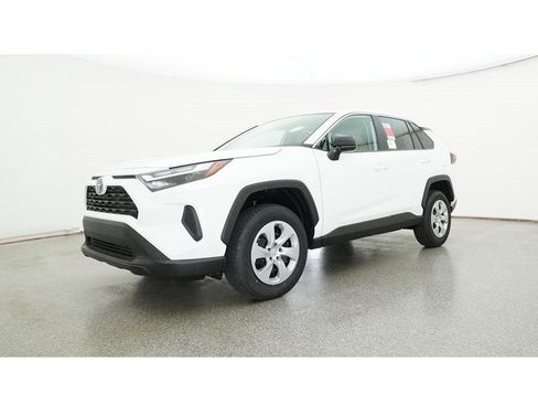 Used 2025 Toyota RAV4 LE FWD image 17