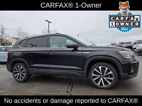 Used 2023 Volkswagen Taos SE w/ Panoramic Sunroof Package image 3